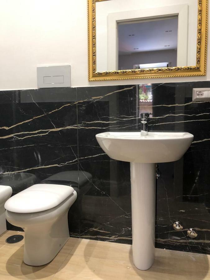 Nsh Apparthotel, Napoli Centro Buitenkant foto